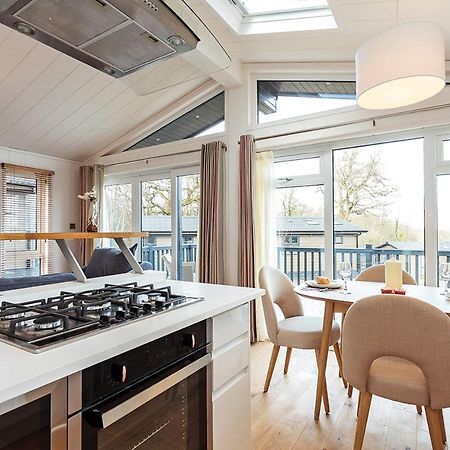 Woodside Bay Lodge Retreat Wootton Bridge  Exteriér fotografie