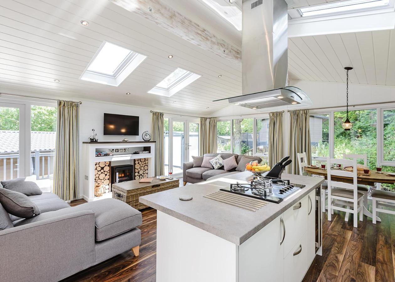 Woodside Bay Lodge Retreat Wootton Bridge  Exteriér fotografie